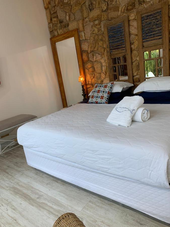 Almas Gemeas Suite Com Cozinha Praia Da Ribeira Ангра-дус-Рейс Экстерьер фото