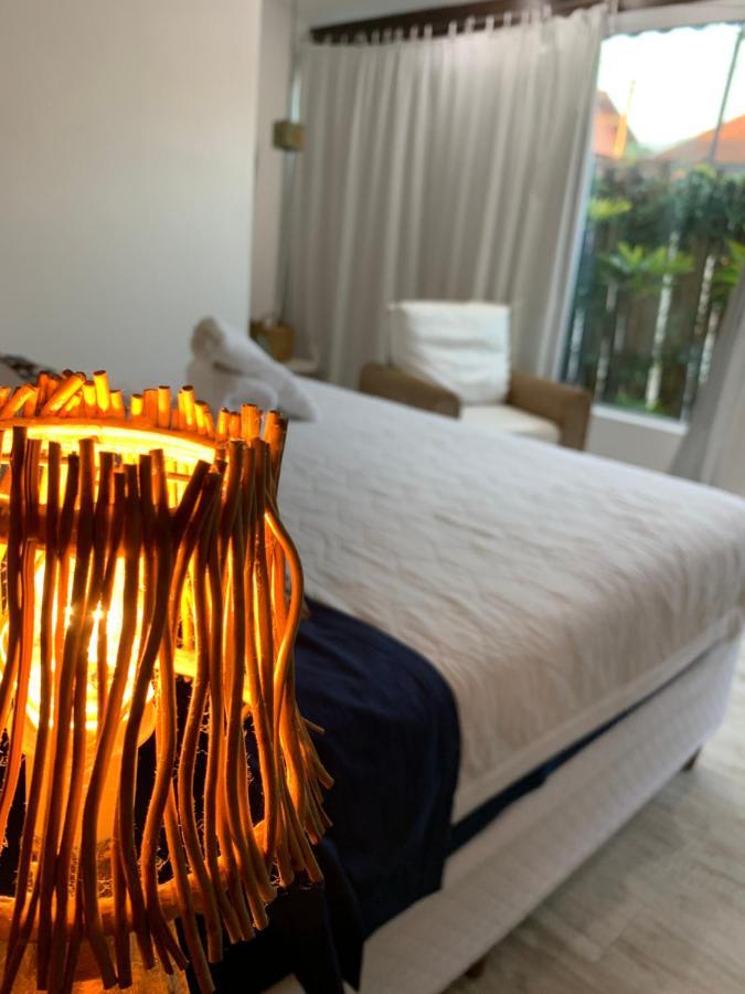 Almas Gemeas Suite Com Cozinha Praia Da Ribeira Ангра-дус-Рейс Экстерьер фото